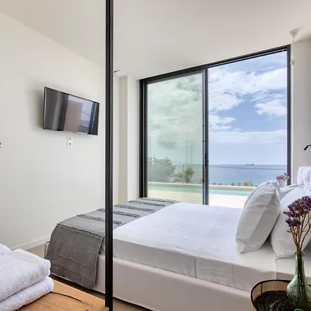 's Cave Seaside Vila *
