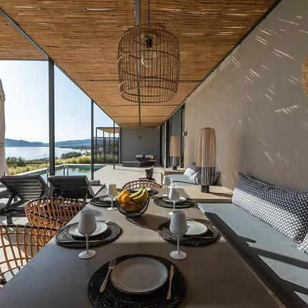 's Cave Seaside Vila *